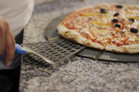 Perforovaná lopatka na pizzu – GI.METAL