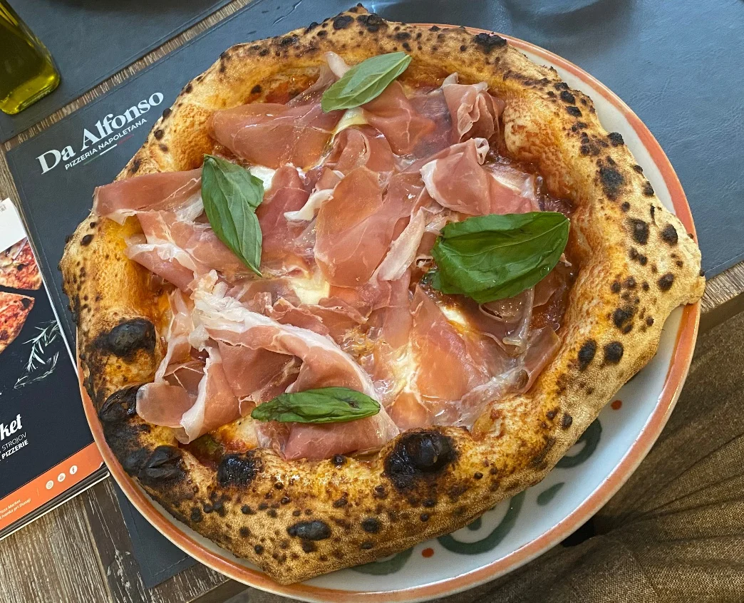 Neapolská pizza v modernom štýle