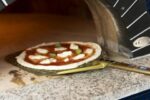 Perforovaná lopata na pizzu Gold – GI.METAL – Obrázok 4