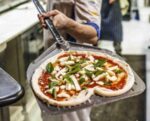 Perforovaná lopata na pizzu Carbon – GI.METAL – Obrázok 2